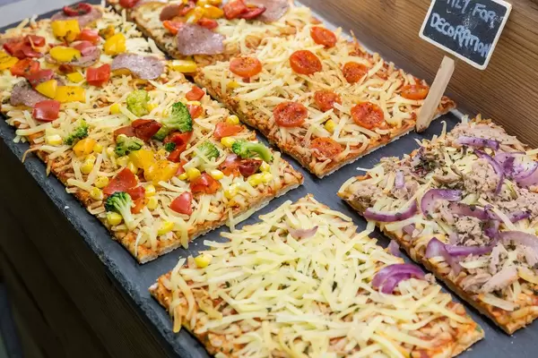 Verschiedene Sorten American Style Pizza