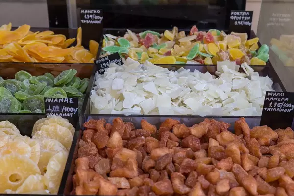 Verschiedene Trockenfrüchte im Regian Supermarkt in Thessaloniki