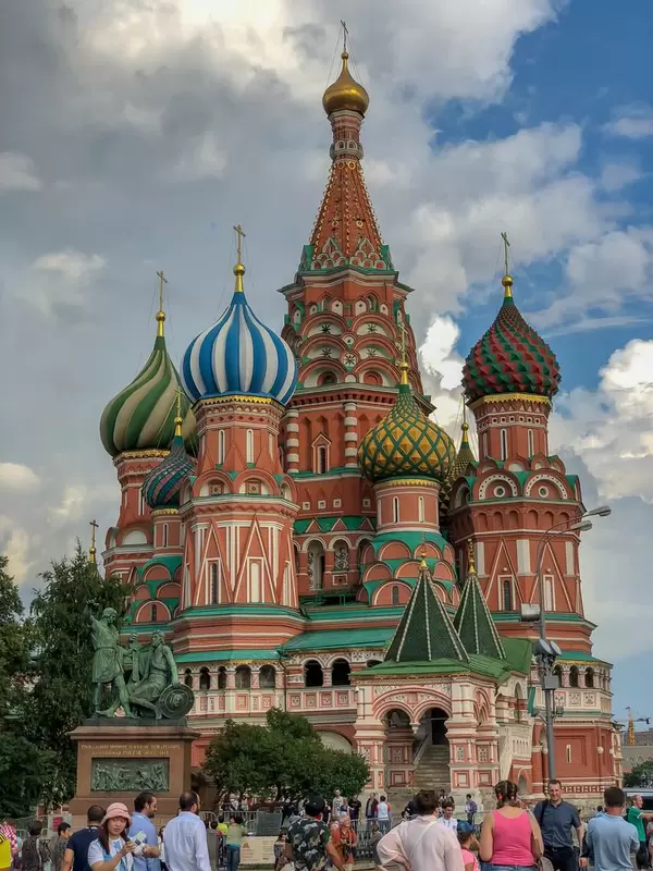 Viele Touristen vor der Basilius-Kathedrale
