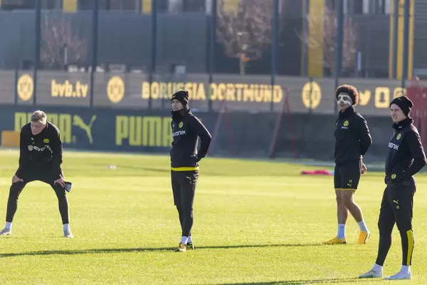 Vier Borussia Dortmund Spieler beim Training: Erling Haarland, Marco Reus, Alex Witsel und Julian Brandt