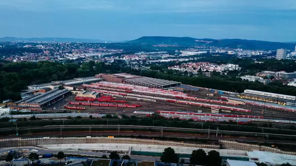 View of a Deutsche bahn hub / Ansicht einer deutschen Zugnabe