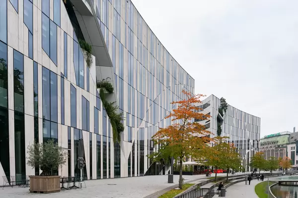 View of the street going along the curved edge of Kö Bogen  shopping center