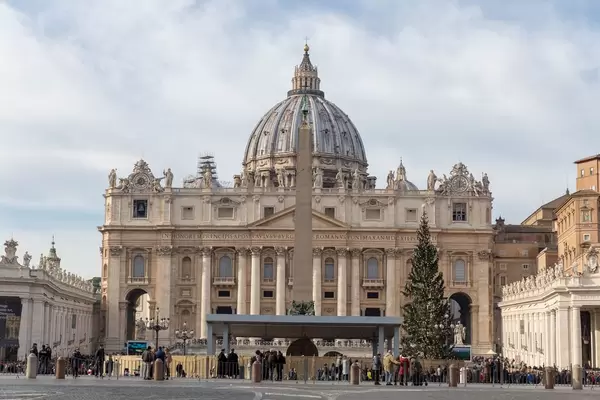 View on the St. Peters Cathedral at the vatikan with the basilisk in front +