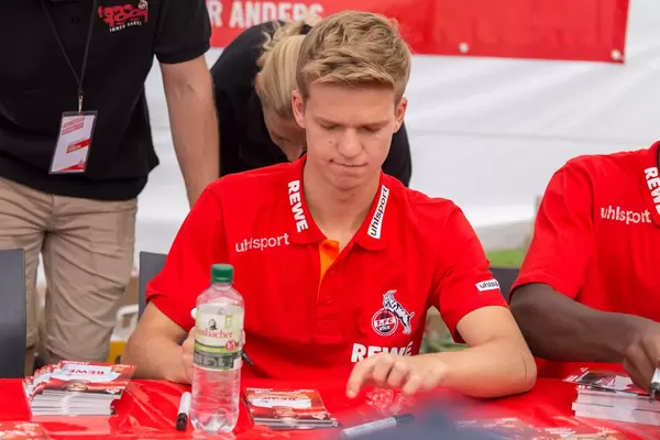Vincent Koziello during autograph session