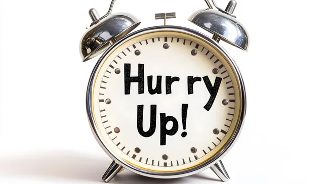 Vintage-Wecker mit Aufschrift 'Hurry Up'