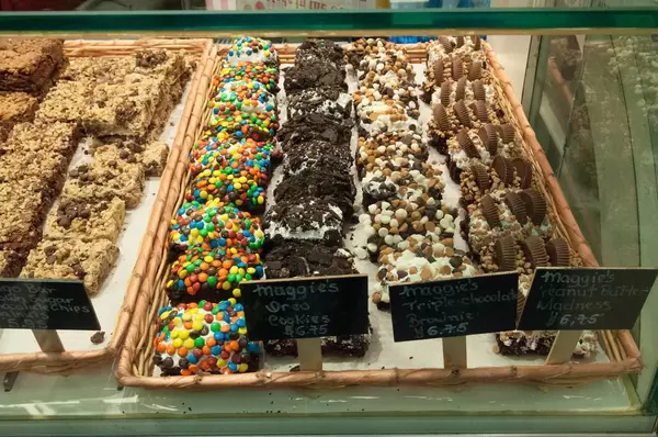 Vitrine Kuchen und Keksen bei Maggie's Cookies in Boston, USA