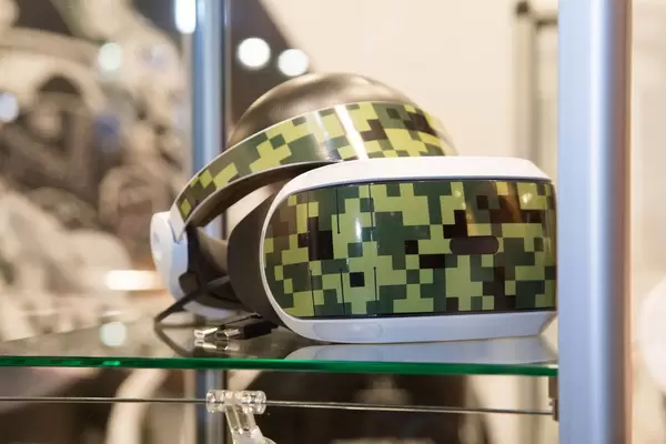 Vitrine mit VR-Brillen von DeinDesign