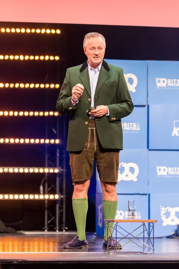 Vodafone Deutschland CEO Hannes Ametsreiter hält eine Rede zum Thema "Zukunft der Innovation" beim Bits & Pretzels Event in München