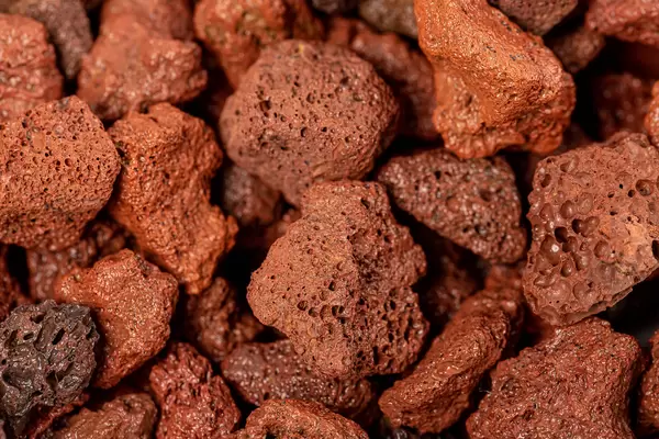 Volcanic lava for biofiltration in the aquarium