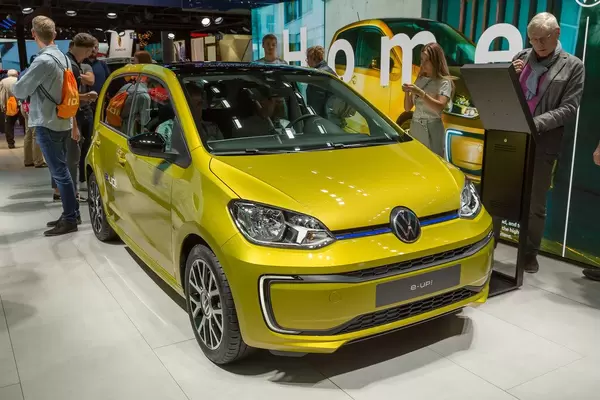 Volkswagen Mini mit Elektro-Motor: konfigurierbarer Elektrowagen VW e-up!