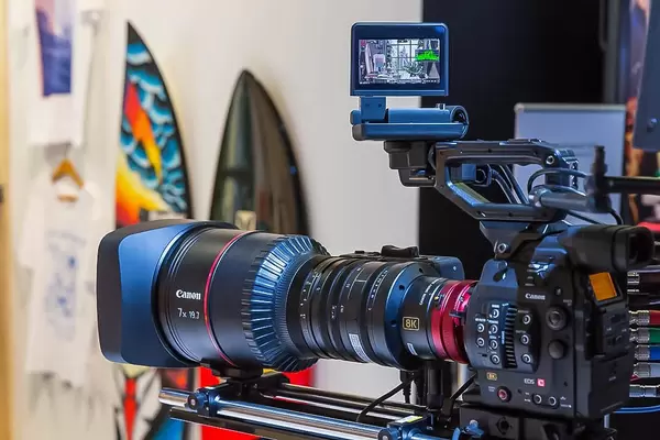 Vollformatkamera und Systemkamera für professionelle, hochauflösende Aufnahmen