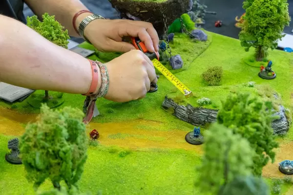 Vorsichtiger Aufbau einer Miniwelt