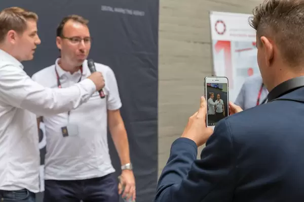 Vorstellungsrunde wird live auf Facebook gestreamt