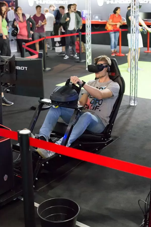 VR-Auto von Thunderobot im Einsatz