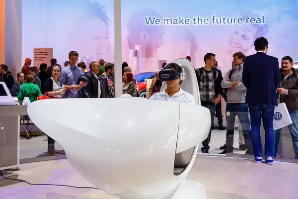 VR-Brillen Stand der Volkswagen Ausstellung bei der IAA 2017 in Frankfurt am Main