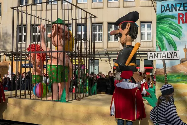 Wagen als Kritik an der Politik des türkischen Präsidenten Recep Tayyip Erdogan -  Kölner Karneval 2018