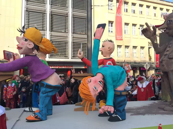 Wagen am Rosenmontagszug