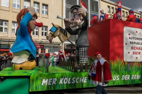 Wagen beim Rosenmontagszug - Autonome Republik Schäl Sick - Kölner Karneval 2018