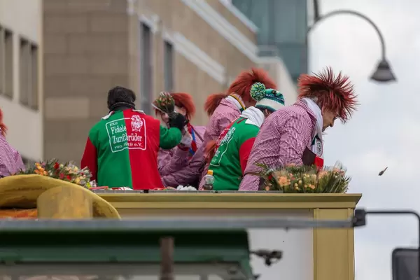 Wagen der KKG Fidele Zunftbrüder beim Rosenmontagszug - Kölner Karneval 2018