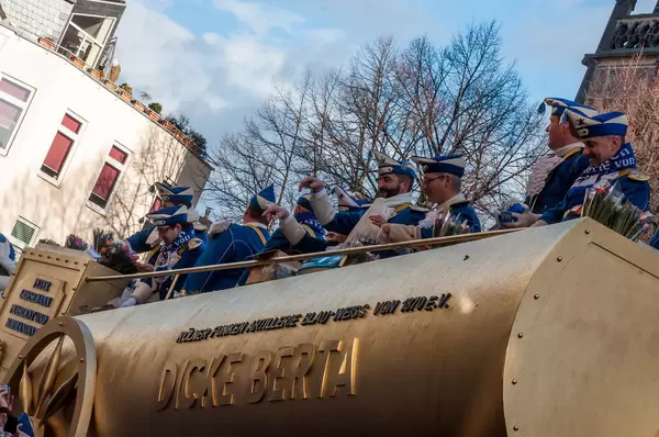 Wagen: Dicke Berta der Blauen Funken