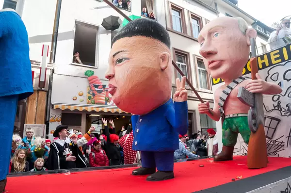 Wagen mit Assad, Kim Jong-un und Putin.