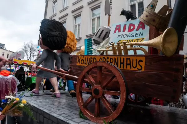 Wagen: Wanderoper (Kölner Opernhaus)