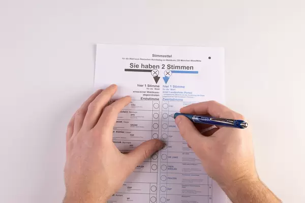 Wahlzettel ankreuzen