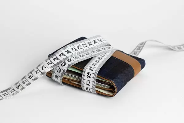 Wallet with tape measure