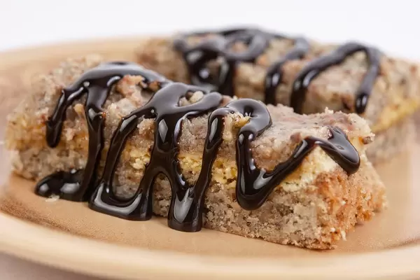 Walnuts Cream with Chocolate Topping cream