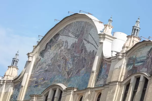 Wandbild auf einem Gebäude in Moskau