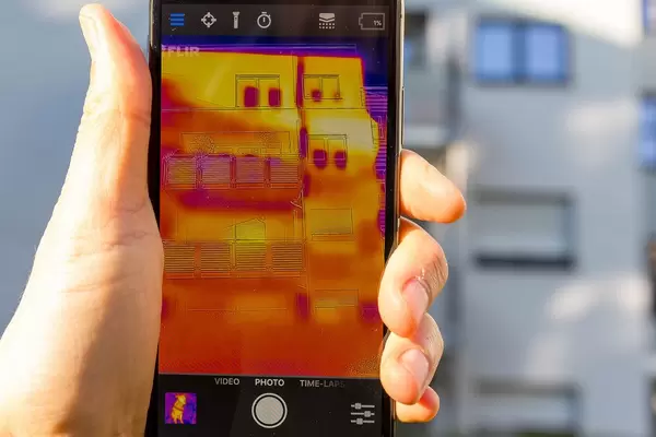 Wärmebild eines Gebäudes - FLIR Infrarotkamera