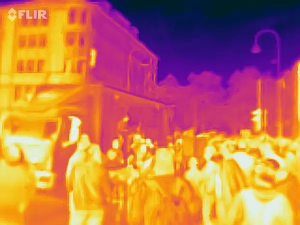 Wärmebildaufnahme der startenden Klimademonstration in Köln