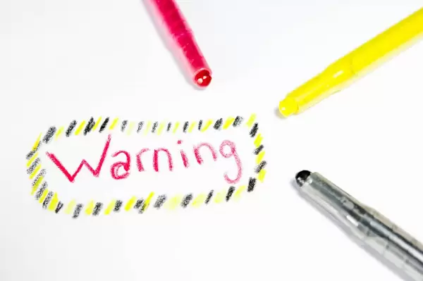 Warning, geschrieben auf einem Blatt Papier