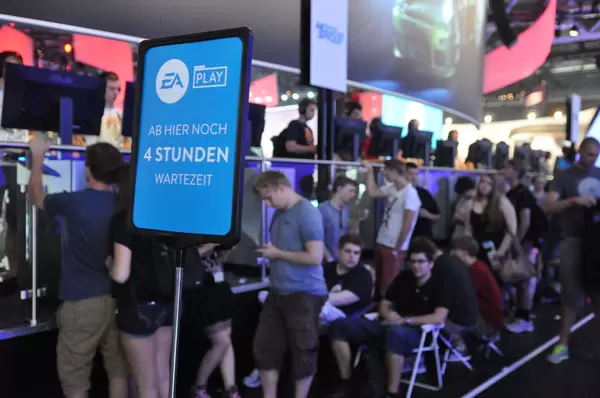 Warteschlange bei EA