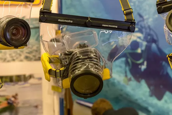 Wasserfestes Unterwassergehäuse von Ewa-Marine an der Photokina in Köln