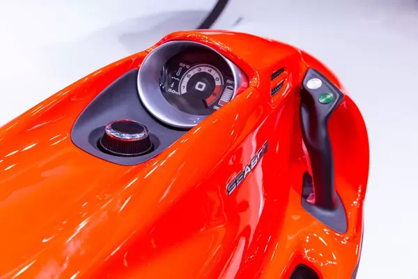 Wasserjet für schnelle Fortbewegung über und unter Wasser beim Tauchen