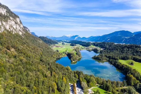 Wasserreiche Alpenlandschaft in Tirol. Anglerparadies Reintaler See von oben gesehen