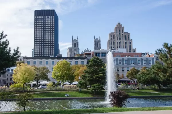 Water Fontain in the City with Buildings