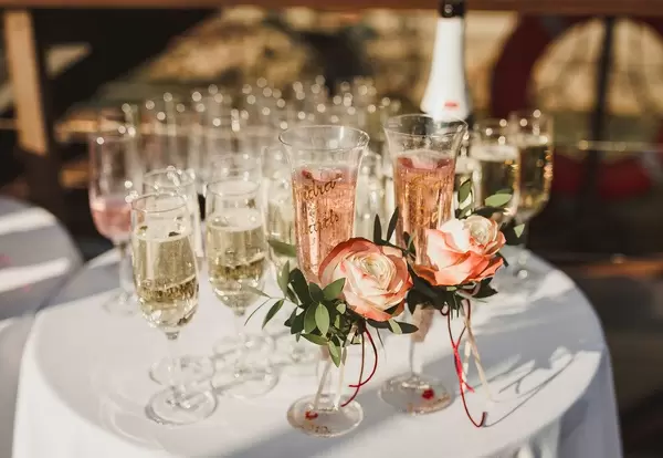 Wedding Anniversary Glasses With Rose Decor