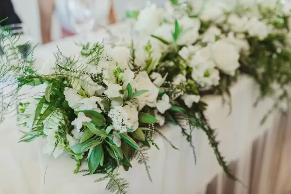 Wedding Decor Of White Roses (Flip 2019)