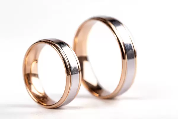 Wedding rings made of white and yellow gold