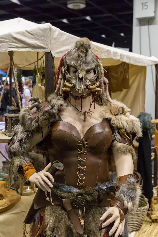 Weibliche Barbarenkleidung für Cosplay und LARP