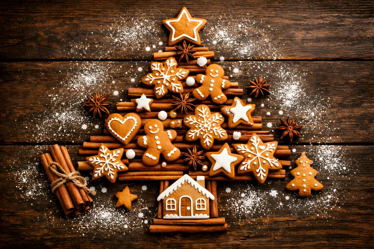 Weihnachtsbaum aus Zimtstangen und Lebkuchen