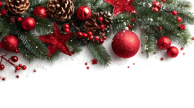 Weihnachtsdekor mit glänzenden roten Kugeln und Tannenzweigen