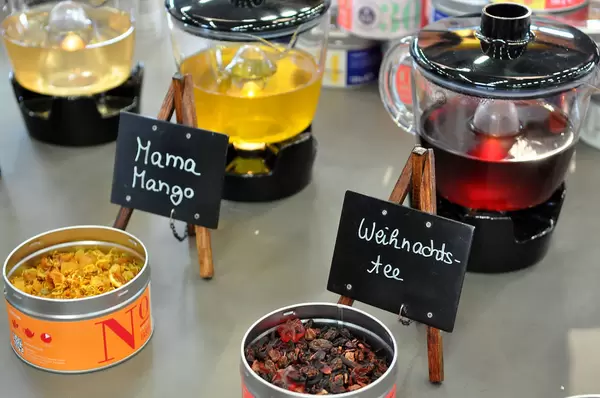 Weihnachtstee und Mangotee