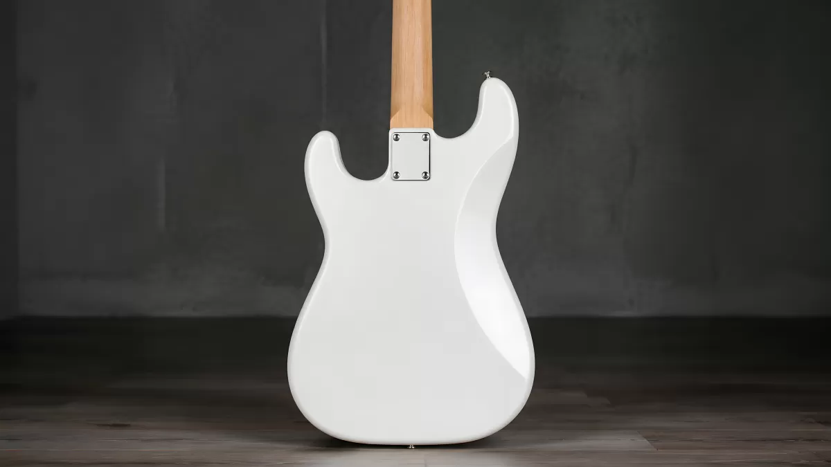 Weiße E-Gitarre von hinten vor grauem Hintergrund