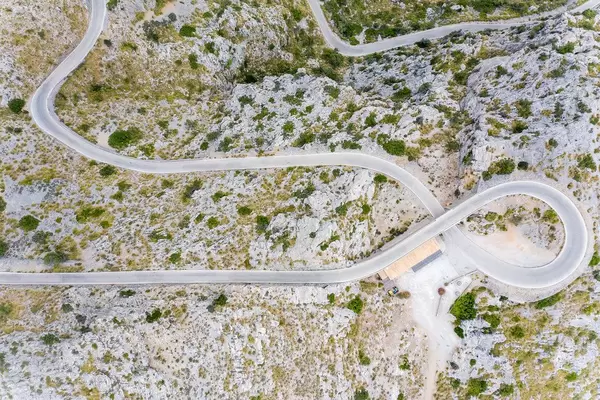 Weltberühmte Straßenkurve: Nus de sa Corbata ("Krawattenknoten"), Sa Calobra, Mallorca. Luftbild