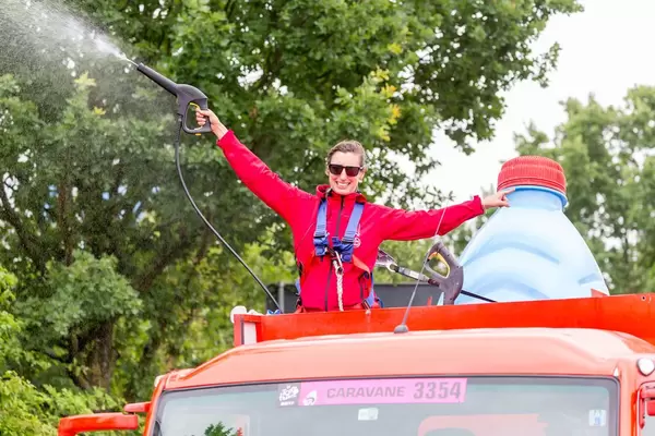 Werbekarawane mit Hochdruckstrahler