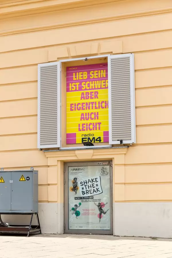 Werbung für das Wiener Radio FM4  und Tanzworkshops Shake the break