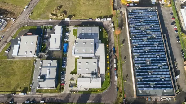 Werke von Amosvital und Renusol - Luftbildaufnahme